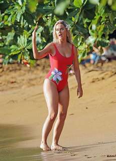 Katy Perry feet photo thumbnail