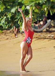 Katy Perry feet photo thumbnail