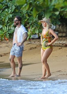 Katy Perry feet photo thumbnail