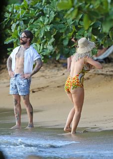 Katy Perry feet photo thumbnail