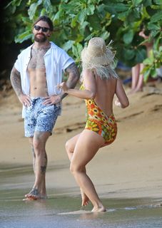 Katy Perry feet photo thumbnail