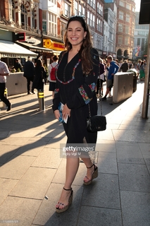 Kelly Brook feet photo thumbnail