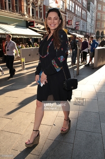 Kelly Brook feet photo thumbnail