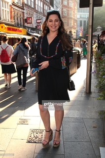 Kelly Brook feet photo thumbnail