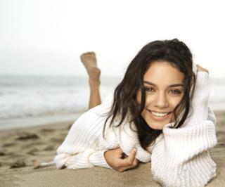 Vanessa Hudgens feet photo thumbnail