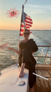 Ellen Pompeo feet photo thumbnail
