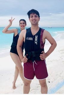 Kriti Sanon feet photo thumbnail