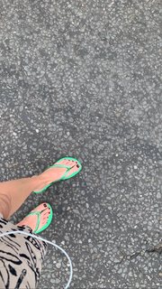 Alice Eve feet photo thumbnail