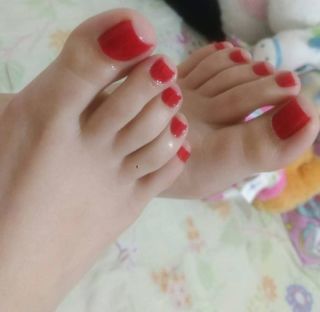 Isa Pes feet photo thumbnail