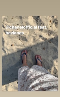Phoebe Tonkin feet photo thumbnail