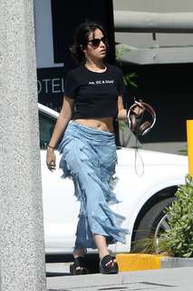 Camila Cabello feet photo thumbnail