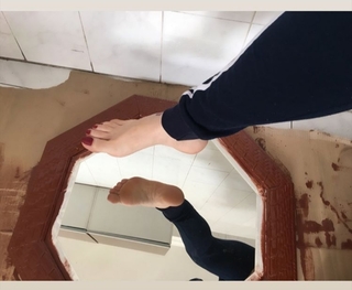 Jaqueline Mello feet photo thumbnail