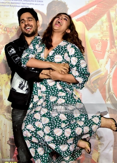 Parineeti Chopra feet photo thumbnail