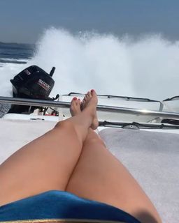 Anna Safroncik feet photo thumbnail