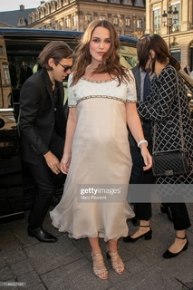 Keira Knightley feet photo thumbnail