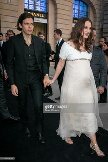 Keira Knightley feet photo thumbnail