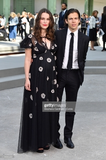 Keira Knightley feet photo thumbnail