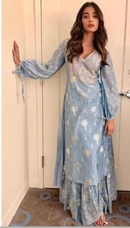 Pooja Hegde feet photo thumbnail