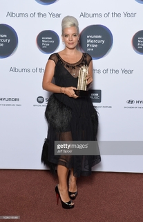 Lily Allen feet photo thumbnail