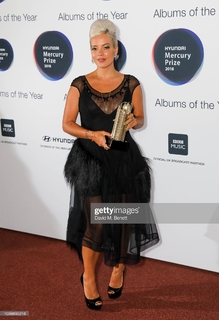 Lily Allen feet photo thumbnail