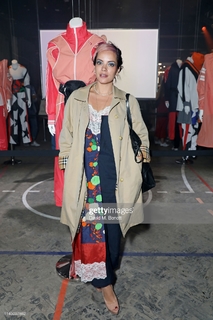 Lily Allen feet photo thumbnail