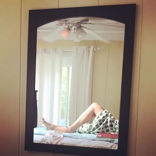 Katie Holmes feet photo thumbnail