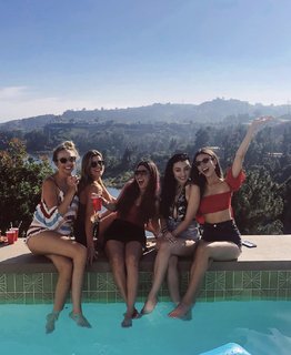 Victoria Justice feet photo thumbnail