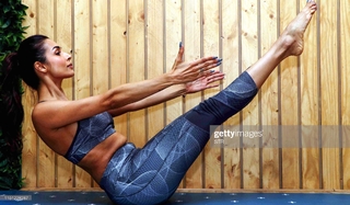 Malaika Arora feet photo thumbnail