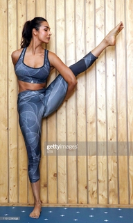 Malaika Arora feet photo thumbnail