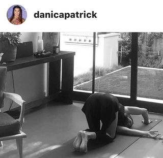 Danica Patrick feet photo thumbnail