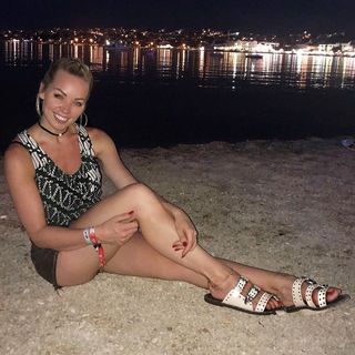 Gabrielle Taylor feet photo thumbnail