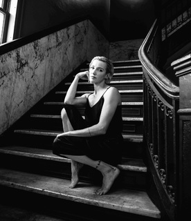 Katie Cassidy feet photo thumbnail