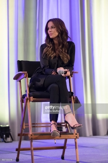 Kate Beckinsale feet photo thumbnail