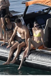 Kendall Jenner feet photo thumbnail