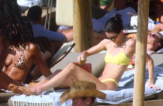 Kendall Jenner feet photo thumbnail