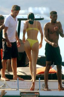 Kendall Jenner feet photo thumbnail