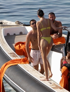 Kendall Jenner feet photo thumbnail
