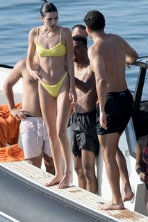 Kendall Jenner feet photo thumbnail