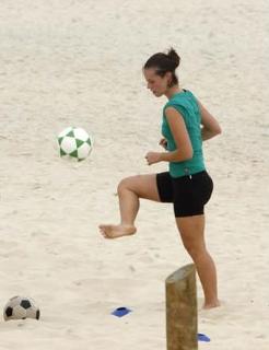 Paolla Oliveira feet photo thumbnail