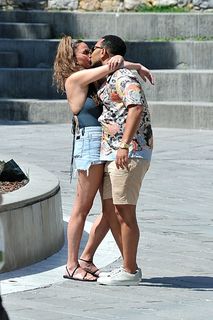 Chrissy Teigen feet photo thumbnail