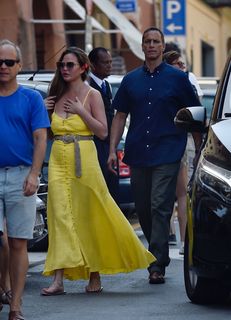 Chrissy Teigen feet photo thumbnail