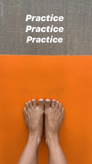Kino MacGregor feet photo thumbnail