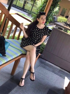 Karisma Kapoor feet photo thumbnail