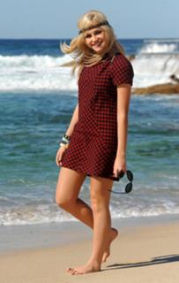Pixie Lott feet photo thumbnail