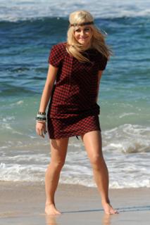 Pixie Lott feet photo thumbnail