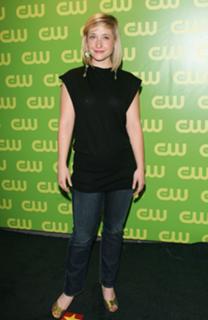 Allison Mack feet photo 1