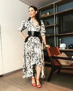 Lucy Liu feet photo thumbnail