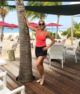 Denise Austin feet photo thumbnail