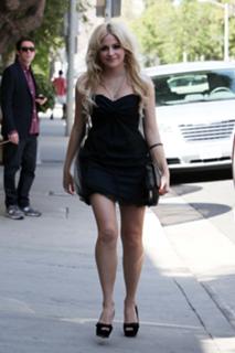 Pixie Lott feet photo thumbnail