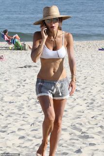 Bethenny Frankel feet photo thumbnail
